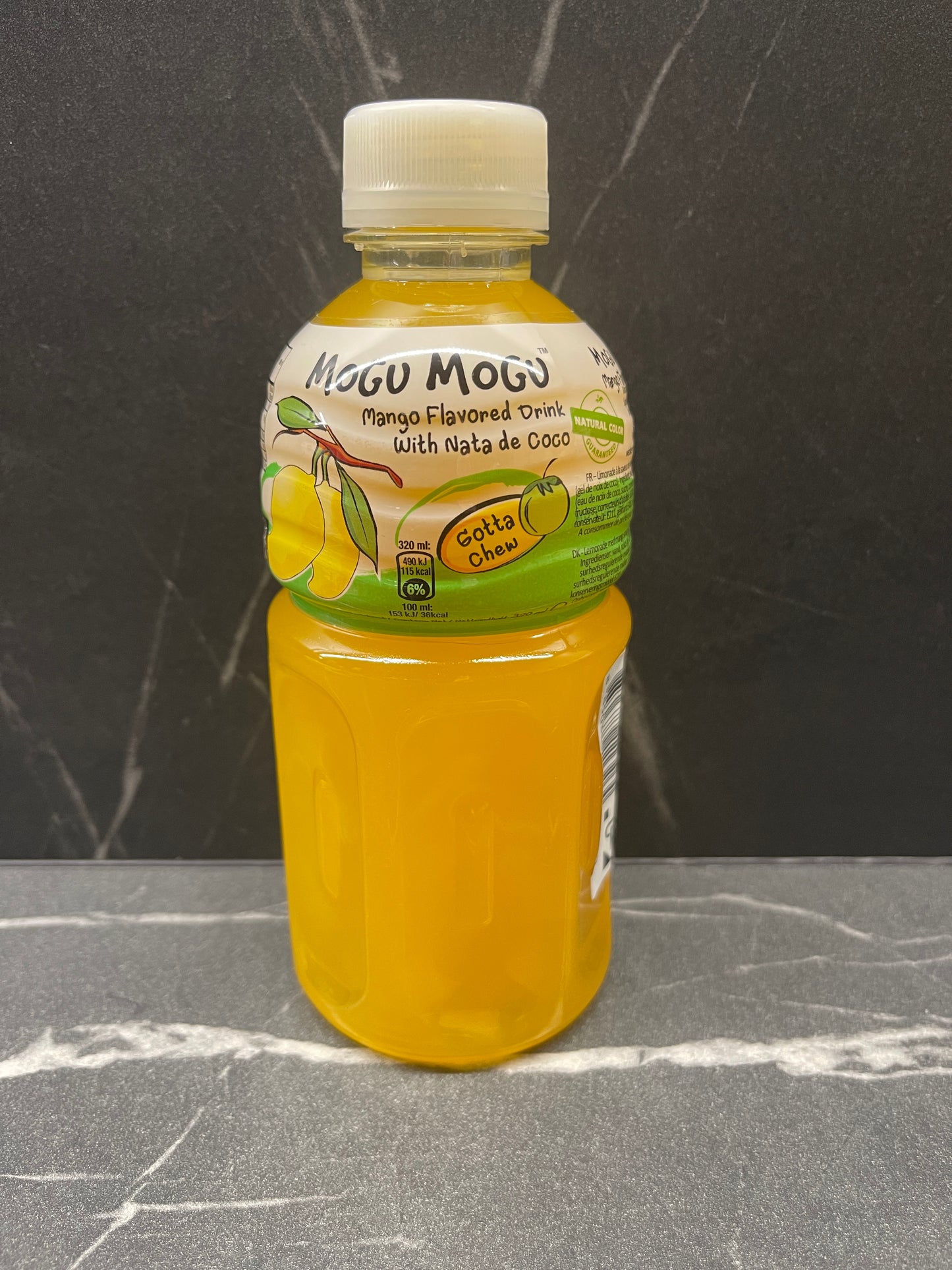 Mogu Mogu Mango Drink with Nata de Coco 320 ml